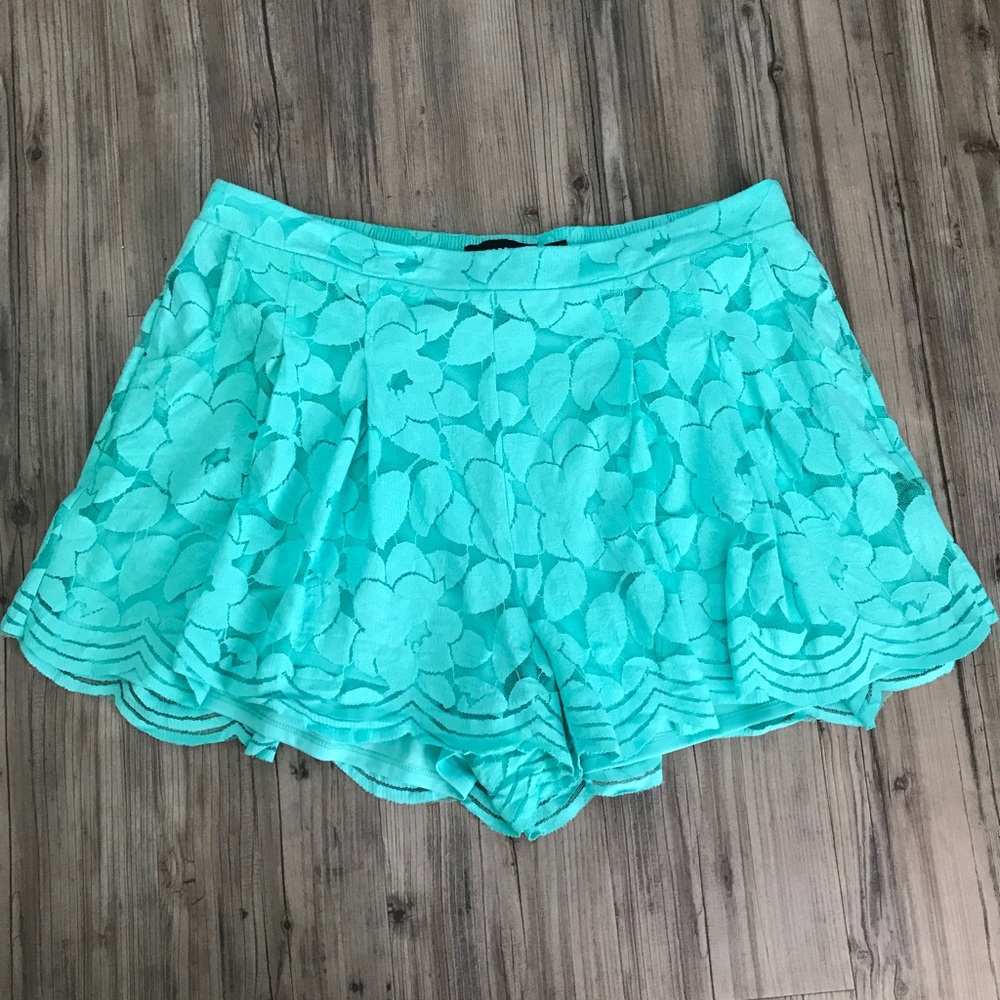 ❗️SALE ❗️EUC Torrid Lace Flowy Shorts